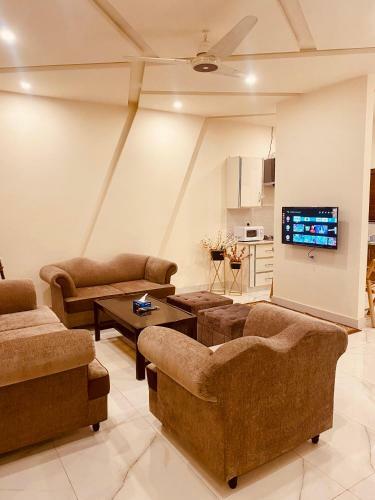 Fully Serviced 2 Br Independent Portion In Wapda City