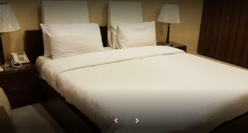 Grand Regent Hotel And Suites