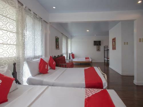 Hotel Vaccinated Staff - Oyo 588 Sunrock Resort