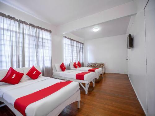 Hotel Vaccinated Staff - Oyo 588 Sunrock Resort