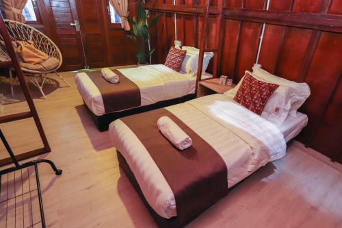 8 Wooden House