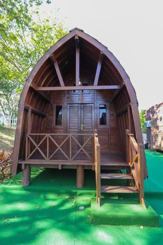 8 Wooden House