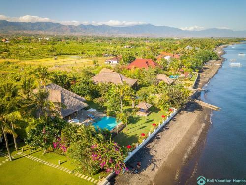Villa Agus Mas - Serene & Calm Beachfront Villa!