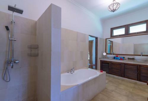 Villa Agus Mas - Serene & Calm Beachfront Villa!