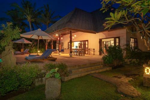 Villa Agus Mas - Serene & Calm Beachfront Villa!