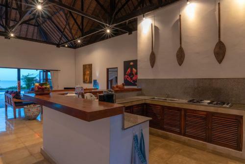 Villa Agus Mas - Serene & Calm Beachfront Villa!