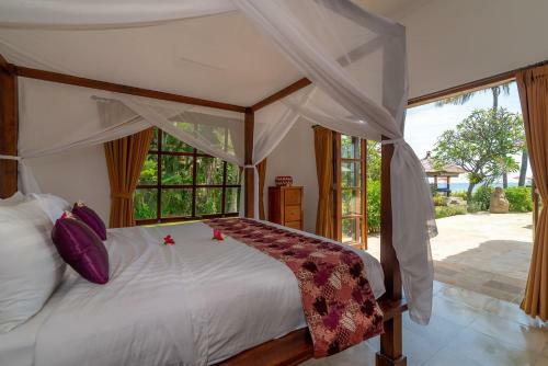 Villa Agus Mas - Serene & Calm Beachfront Villa!