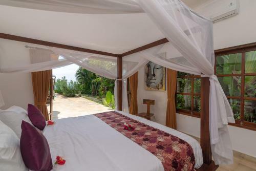 Villa Agus Mas - Serene & Calm Beachfront Villa!