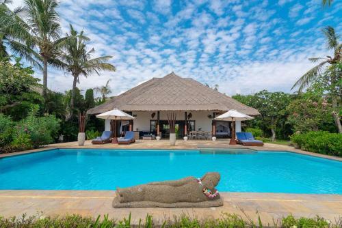 Villa Agus Mas - Serene & Calm Beachfront Villa!