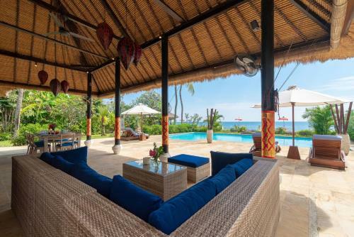 Villa Agus Mas - Serene & Calm Beachfront Villa!