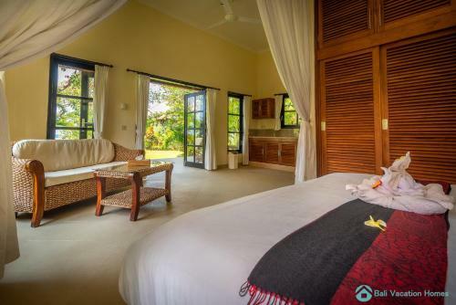 Villa Namast� - Beachfront At Lovina 10p, Pool, Bbq