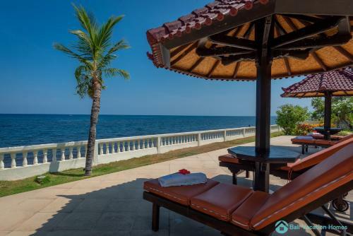 Villa Namast� - Beachfront At Lovina 10p, Pool, Bbq