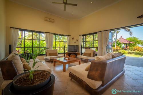 Villa Namast� - Beachfront At Lovina 10p, Pool, Bbq