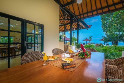 Villa Namast� - Beachfront At Lovina 10p, Pool, Bbq