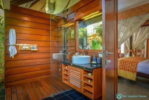 Villa Kamboja - Intimate Luxury Lovina Beach Villa