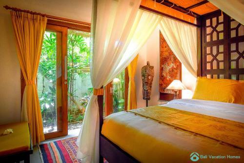 Villa Kamboja - Intimate Luxury Lovina Beach Villa