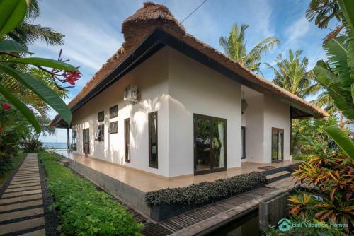 Villa Akasa Segara Beachfront And Private Pool