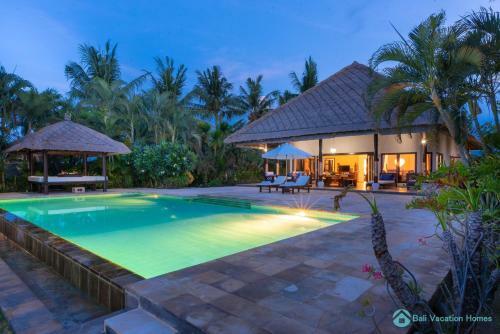 Villa Akasa Segara Beachfront And Private Pool