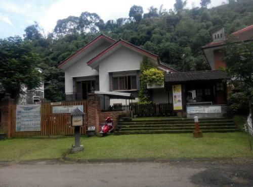 Hostal Villa Triniti Blok I-35