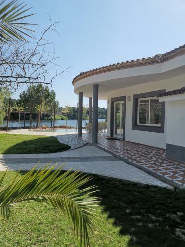 Villa Casa Orilla El Lago