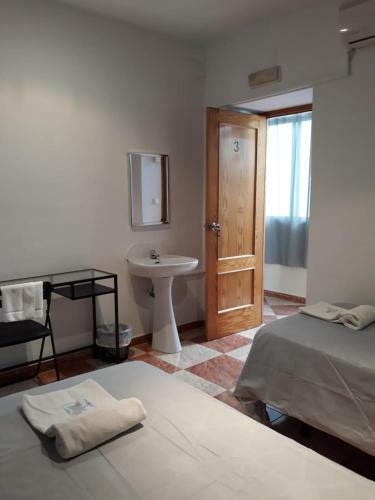 Hostal Pension Cibeles 12