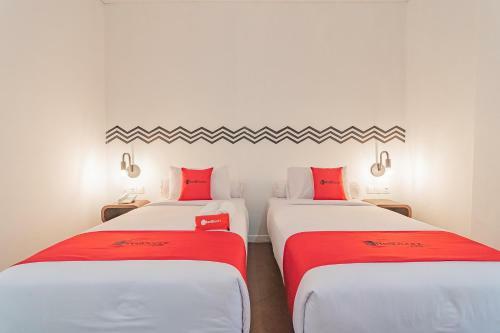 Reddoorz Premium @ Hotel Hebat