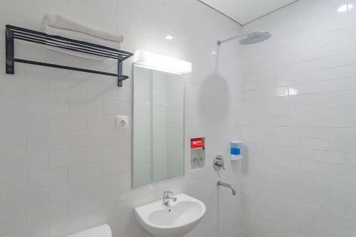 Reddoorz Premium @ Hotel Hebat