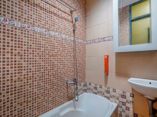 Oyo 90064 Hotel Salon Fora & Cafe