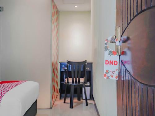 Oyo 90064 Hotel Salon Fora & Cafe