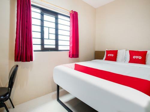 Hotel Vaccinated Staff - Oyo 3462 Cimindi Residence