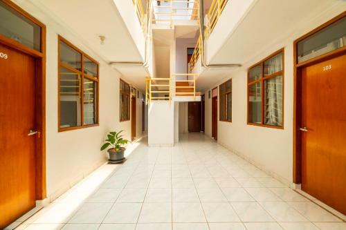 Hotel Vaccinated Staff - Oyo 2265 Bunga Bakung Residence