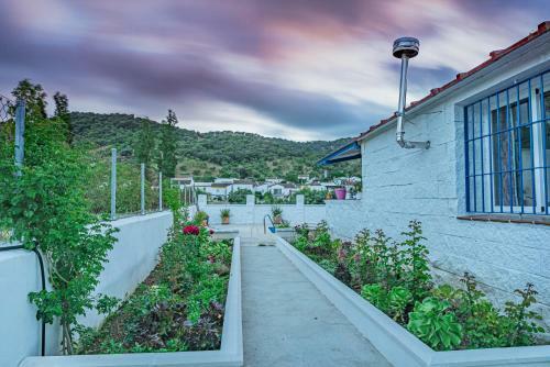 Agroturismo Casa Rural "all�n Frente"