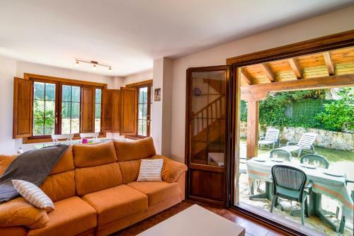 �nuevo! C�modo Y Amplio Chalet Con Jard�n