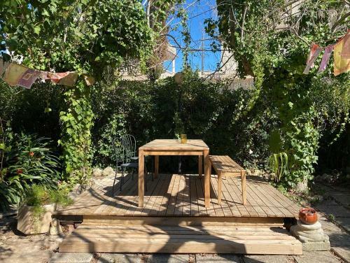 Charming Apartment In A Duplex With Garden & Balcony