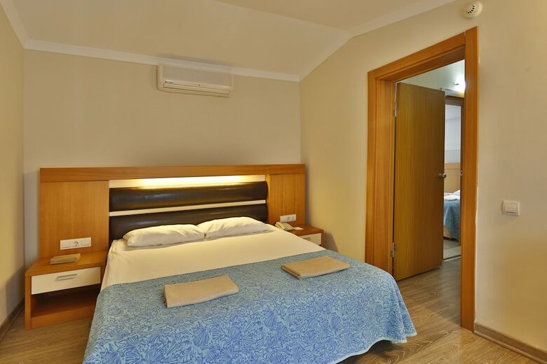 Hotel Crystal Flora Beach Resort