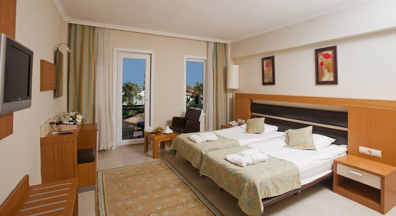 Hotel Crystal Flora Beach Resort
