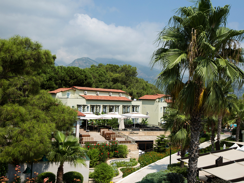 Hotel Crystal Flora Beach Resort