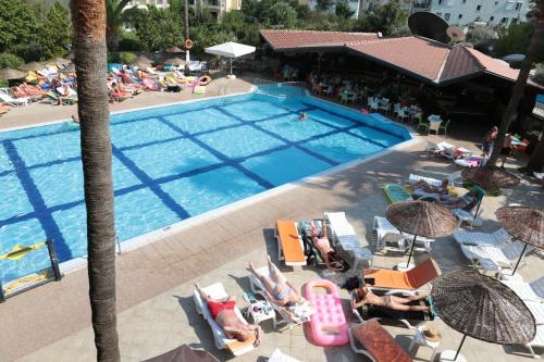 Club Turquoise Apart