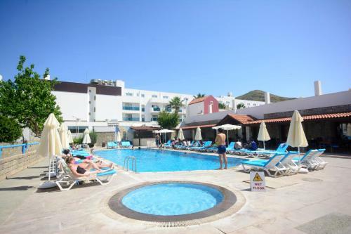 Hotel Tiana Beach Resort