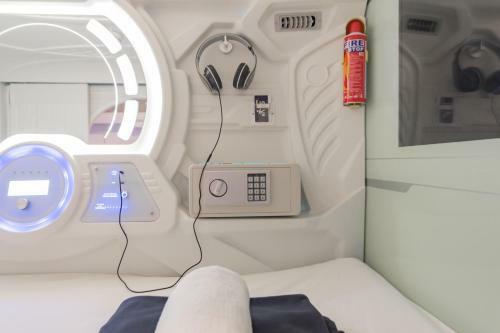 On The Go Capsule Hotel Redpartner