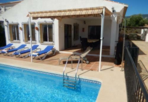 Villa Mariposa Large 2 Bedroom Lake Views