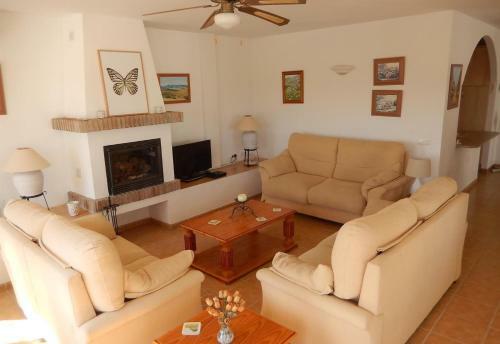 Villa Mariposa Large 2 Bedroom Lake Views