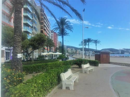 Renovated Apartment Steps Away From The Beach