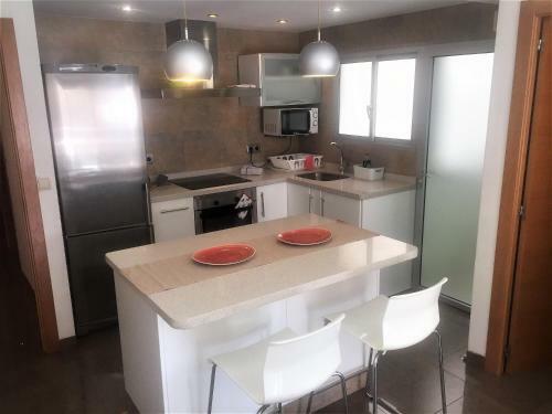 Renovated Apartment Steps Away From The Beach