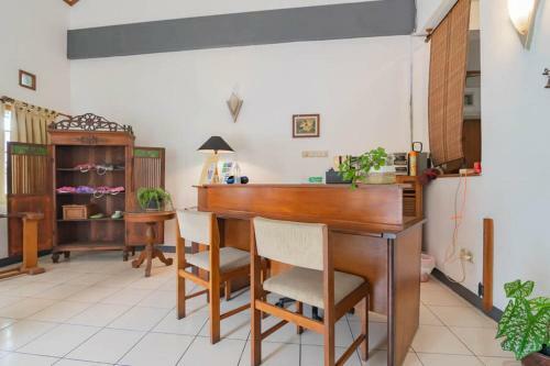 Urbanview Hotel Rumah Asri Bandung
