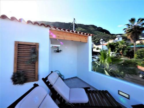 Beach House...el Gincho Garachico Three Minute Walk From El Gincho Beach.