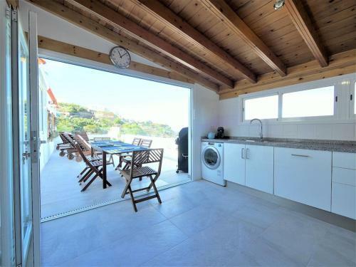 Beach House...el Gincho Garachico Three Minute Walk From El Gincho Beach.