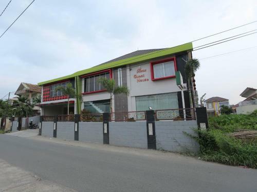 Hotel Oyo 1864 Tiara Guest House