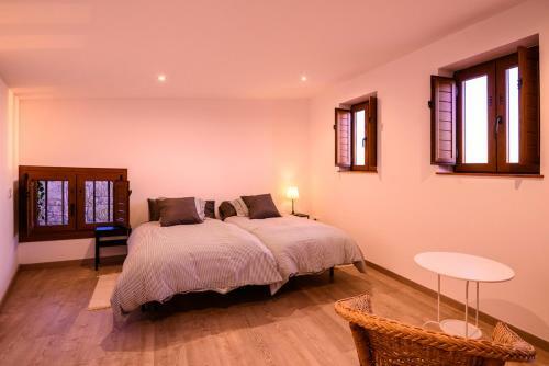 Finca Con Piscina En Doni�os
