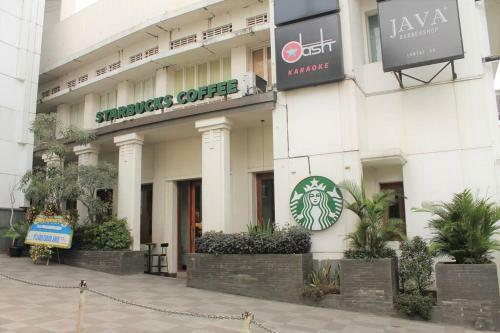 Braga City Walk 3br Apartment - Homy & Spacious